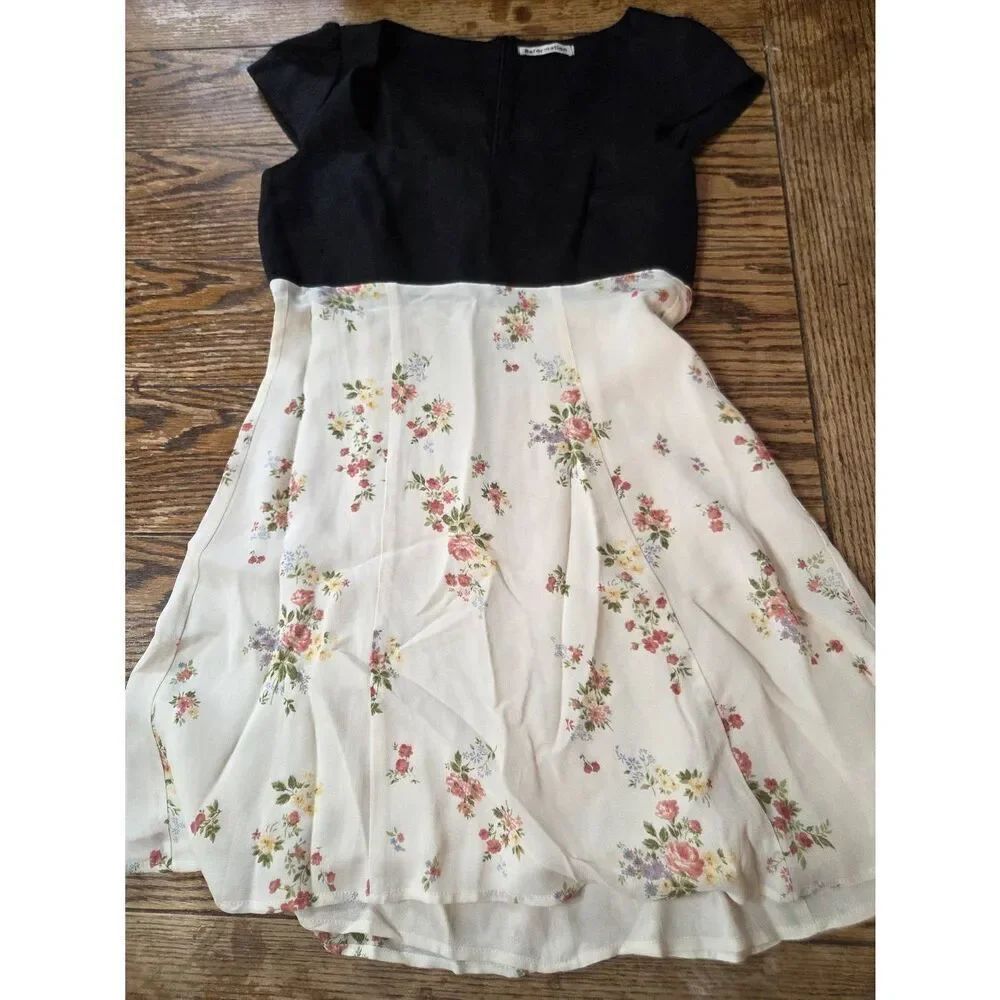Reformation TivoliโDress Black / Perfume Size 6